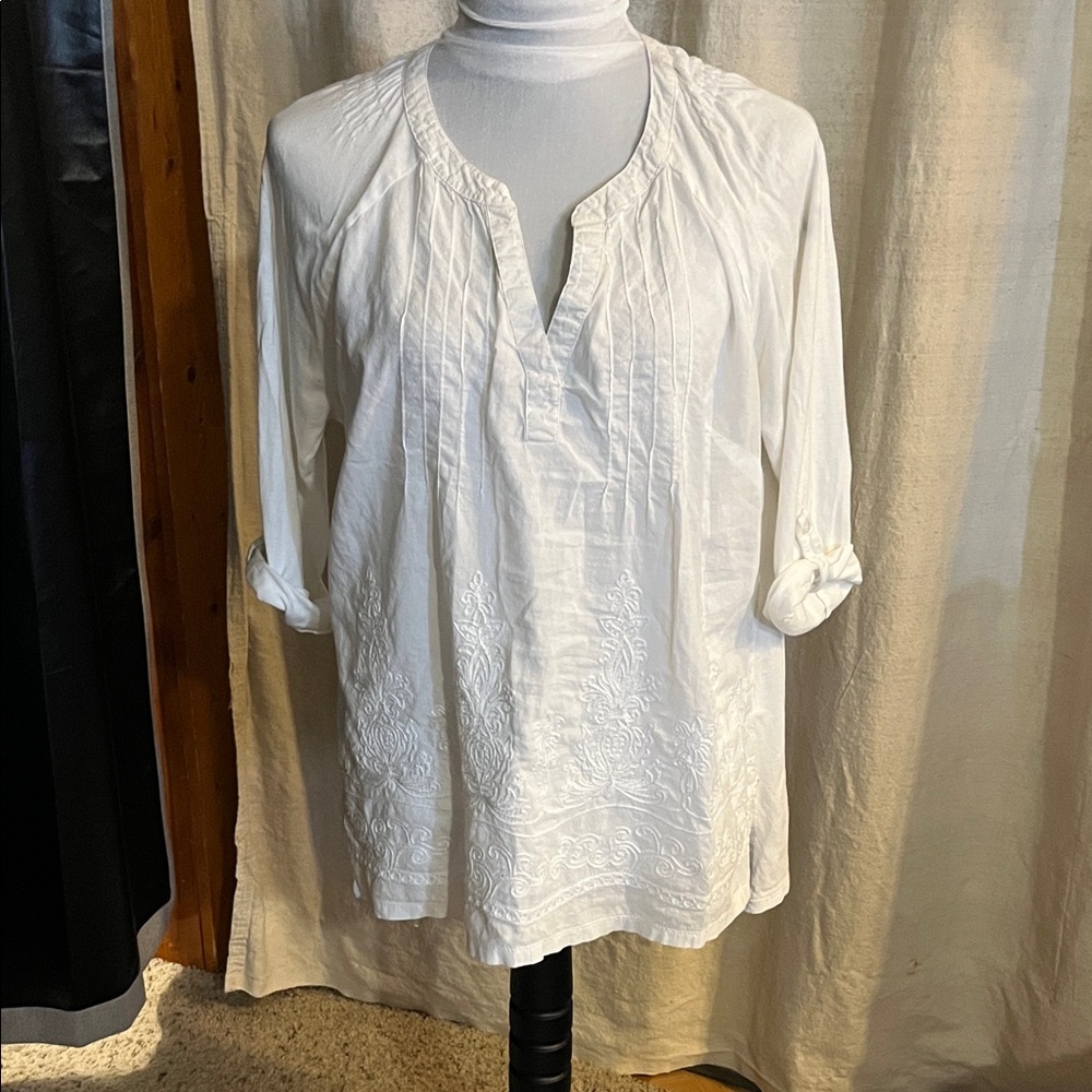 Chic White Embroidered Blouse for Women